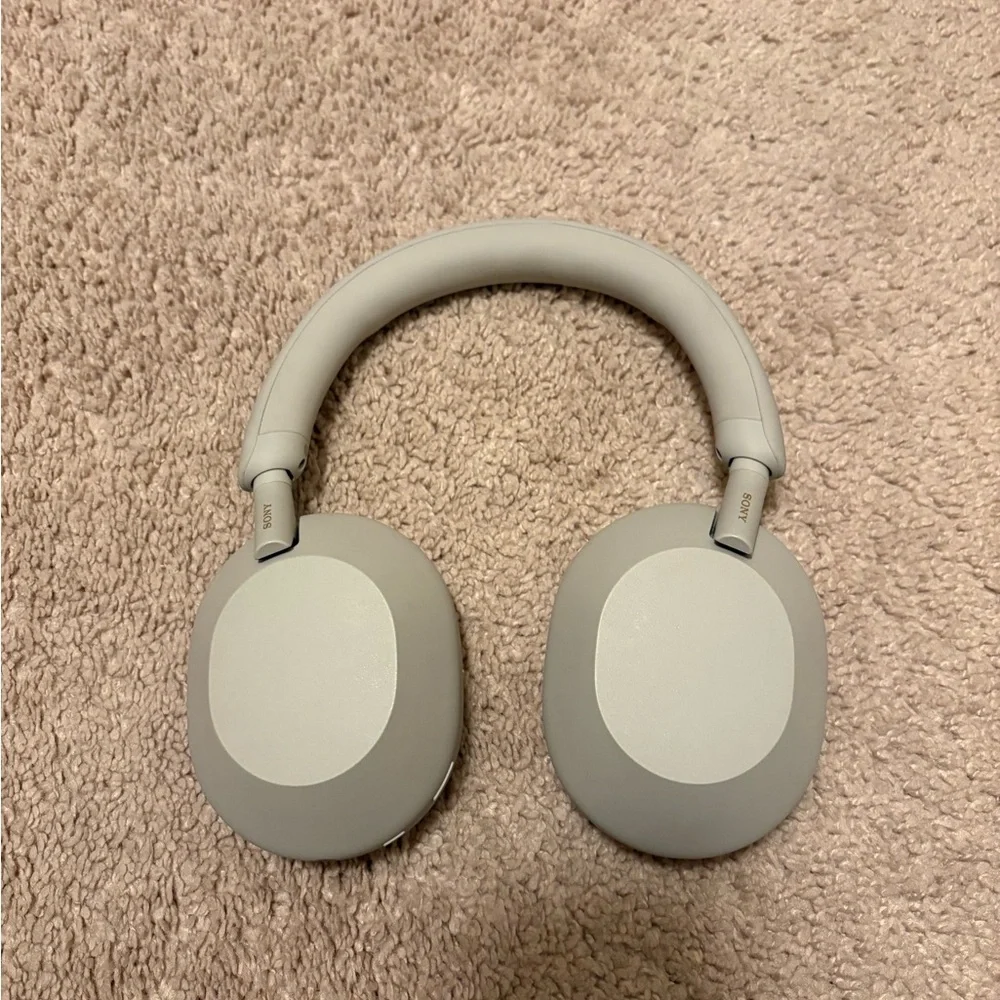 Sony WH-1000XM5 Headphones - Picture 3 of 6